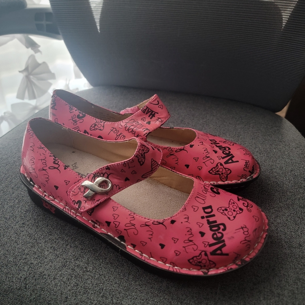 Alegria Pink Graphic Women's Loafers